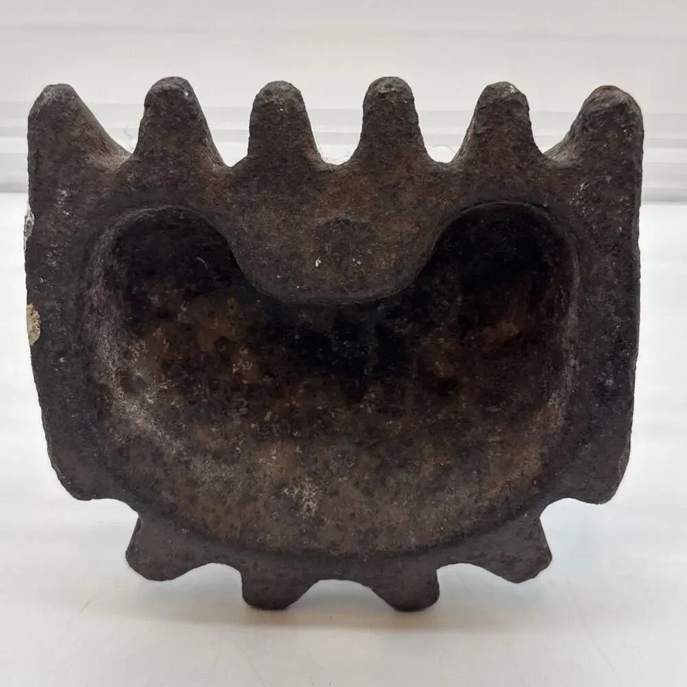 VINTAGE 1898 CAST IRON CLAW GUTTER MOLD DIE ANVIL, for FORMING COPPER GUTTERS